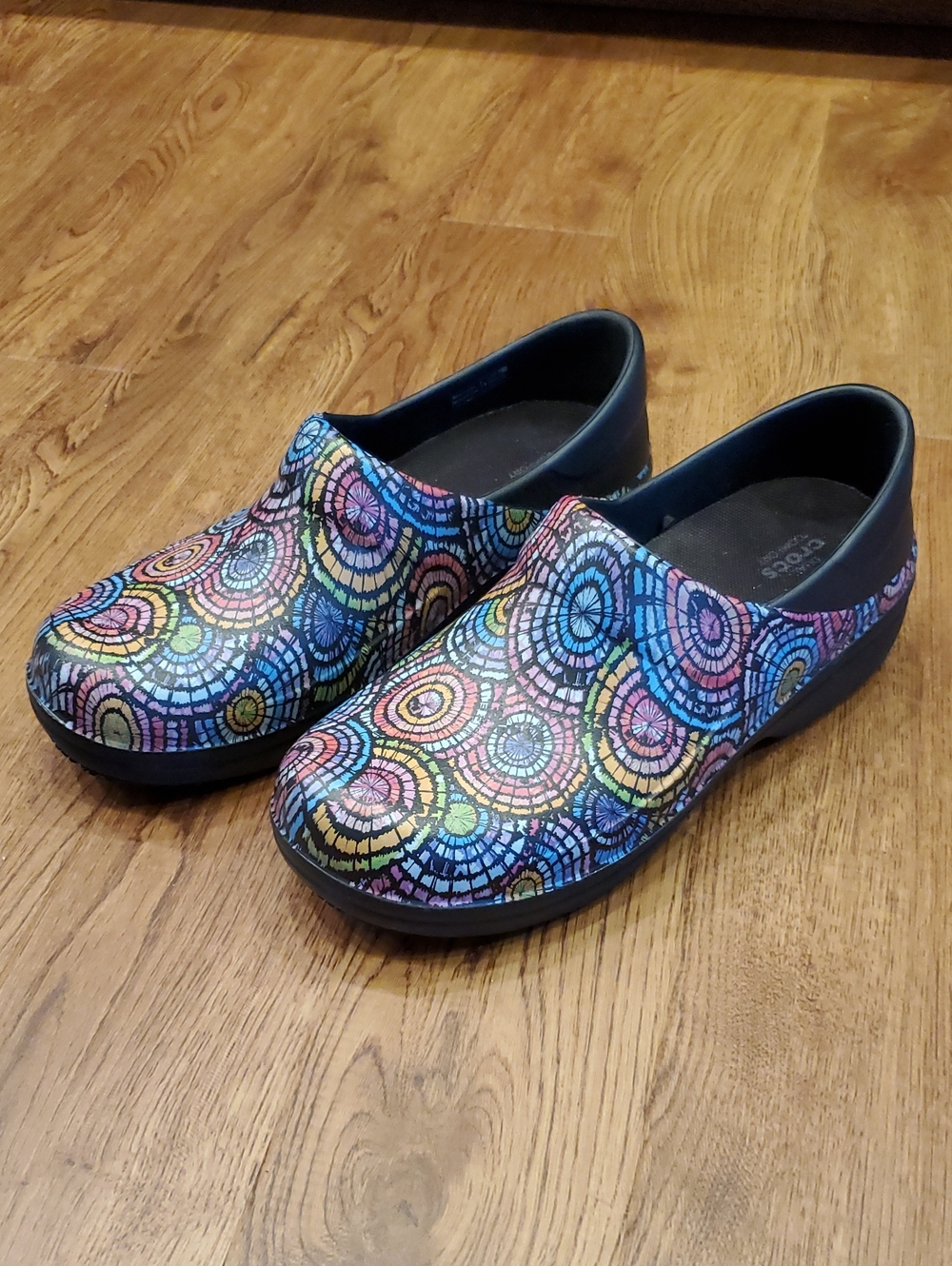 CROCS Neria Pro II Graphic Mosaic Print Dual Comfort Work Clogs Womens 9 - Picture 2 of 11